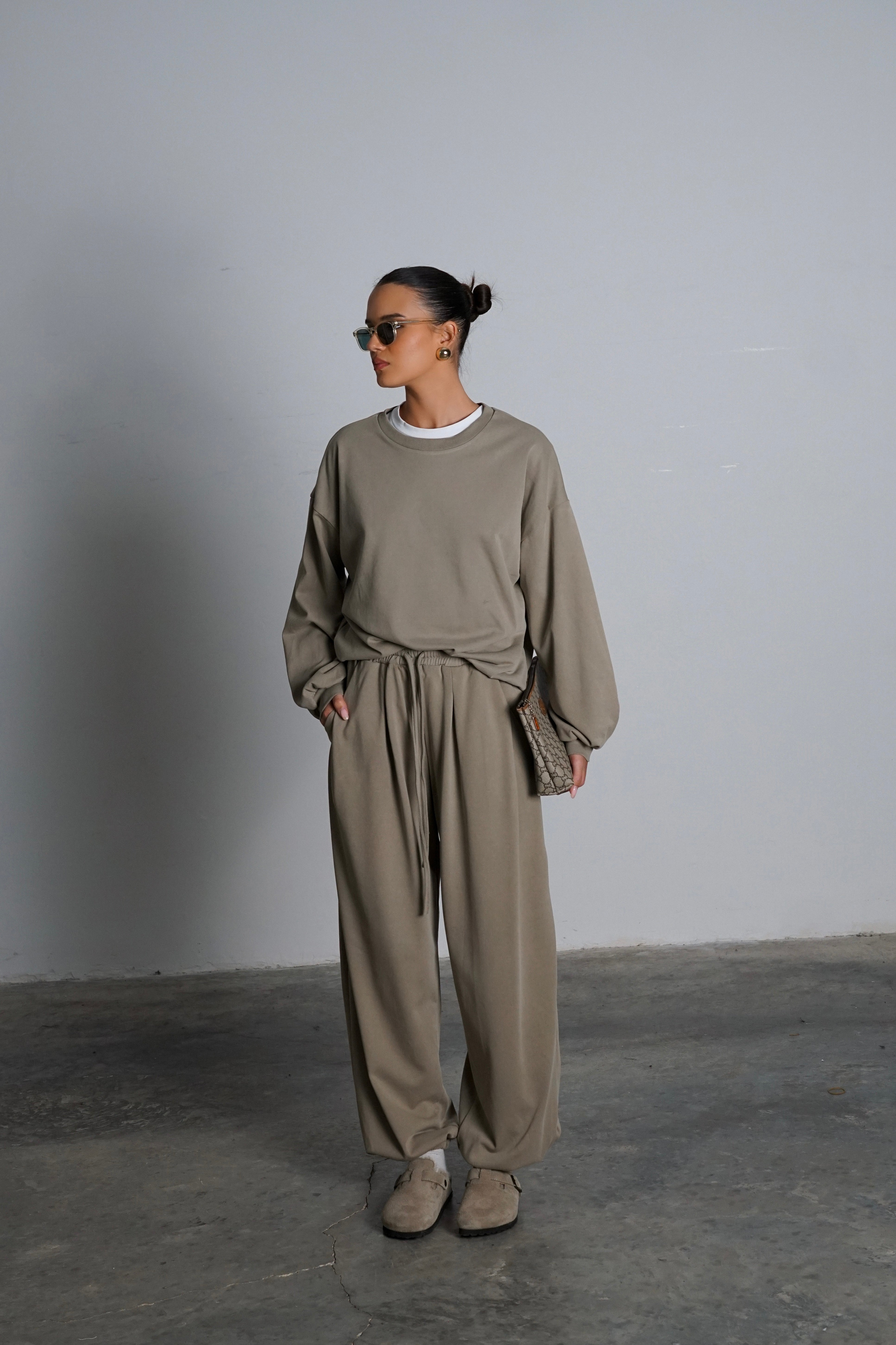 חליפת נייטי-חאקי