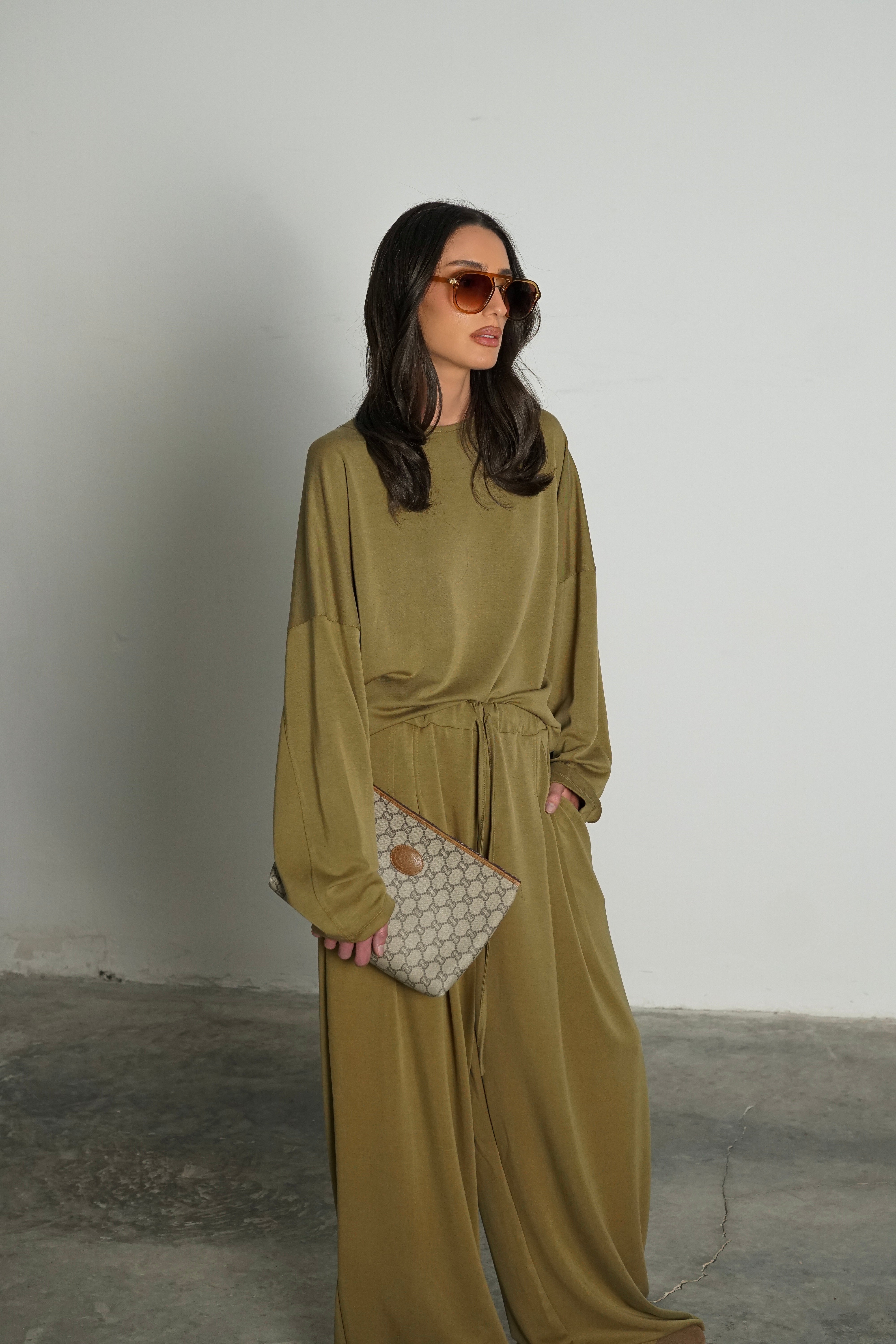 חליפת קולר-ירוק זית