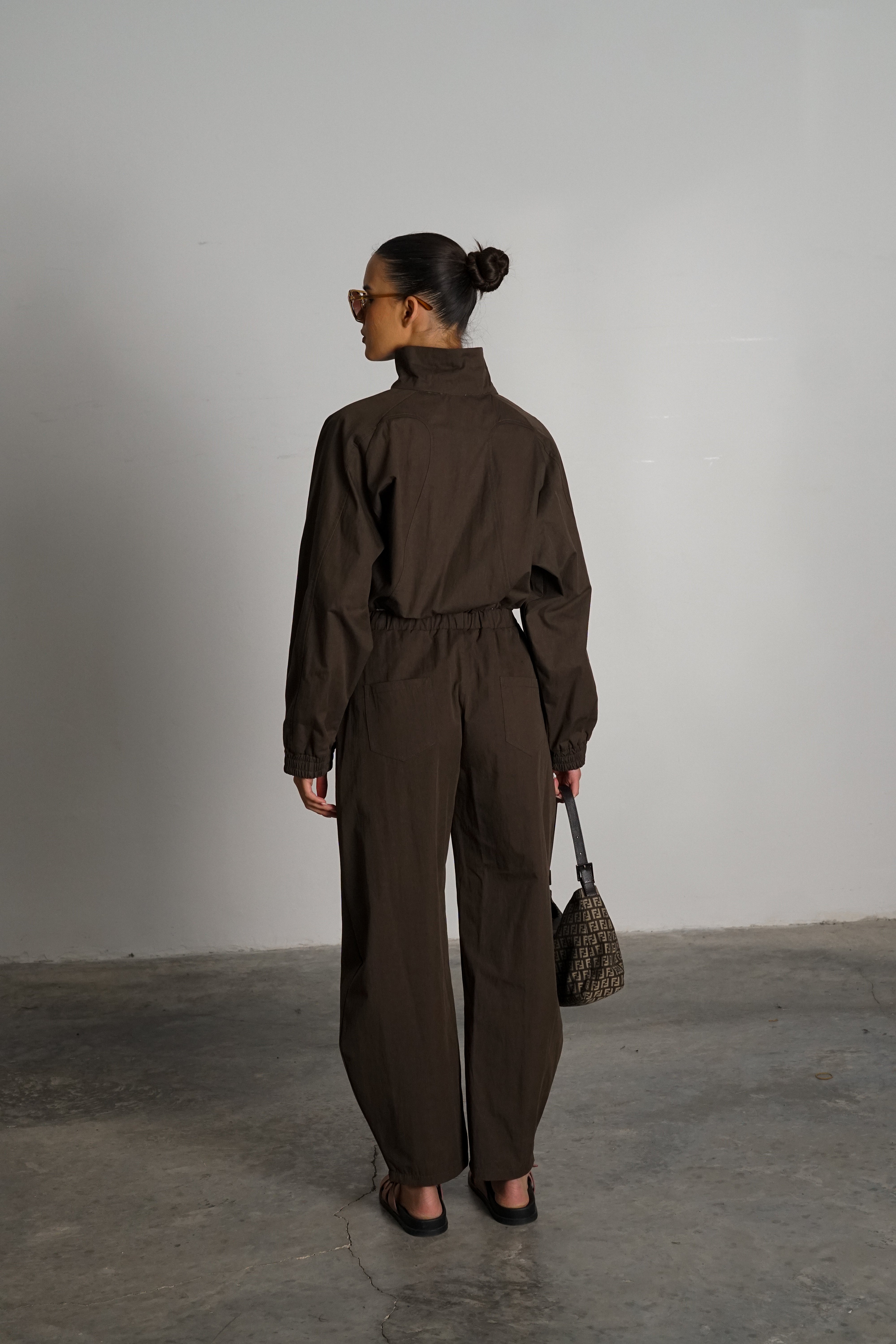 חליפת אסטל-חום כהה