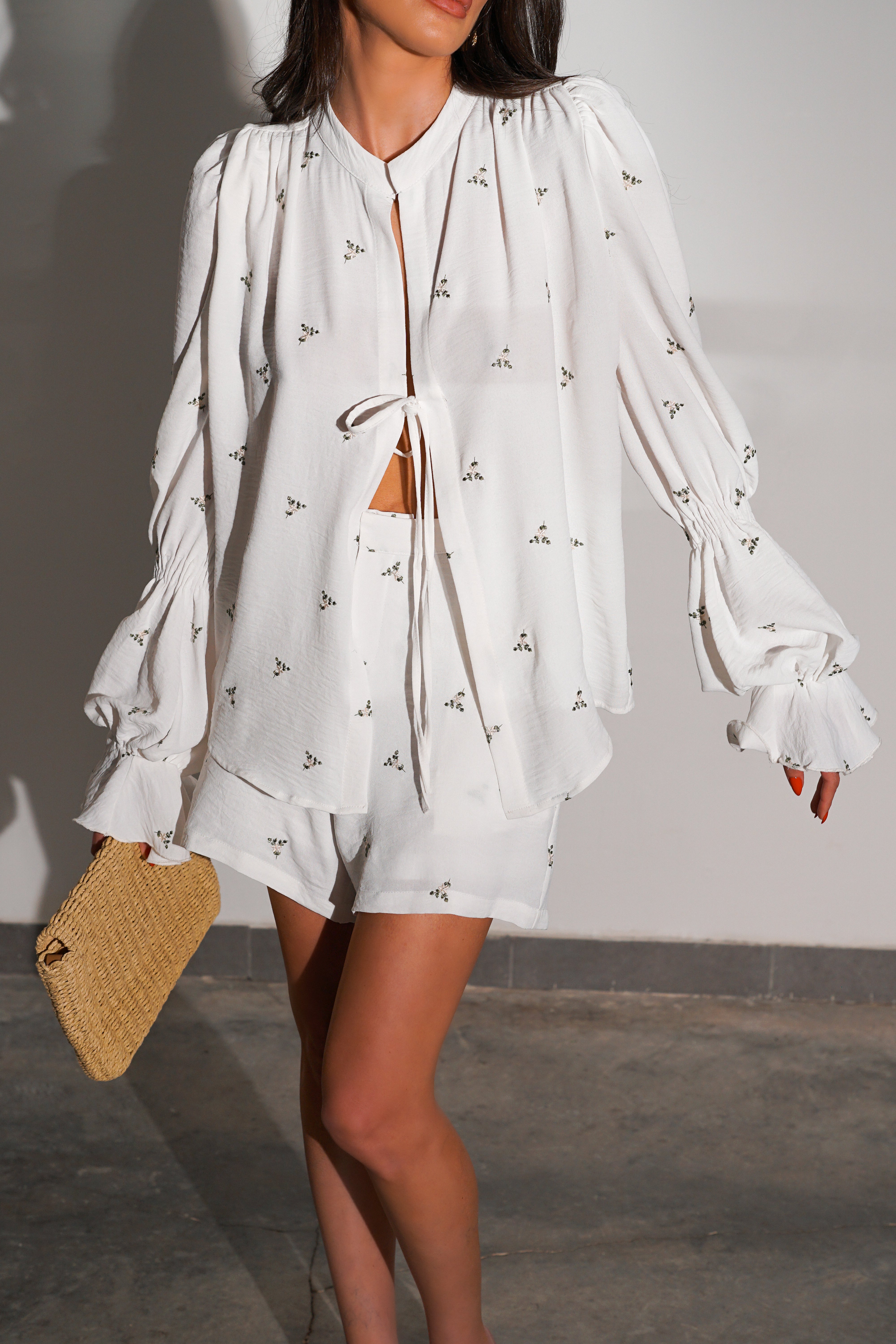 חליפת אניקסה-לבן