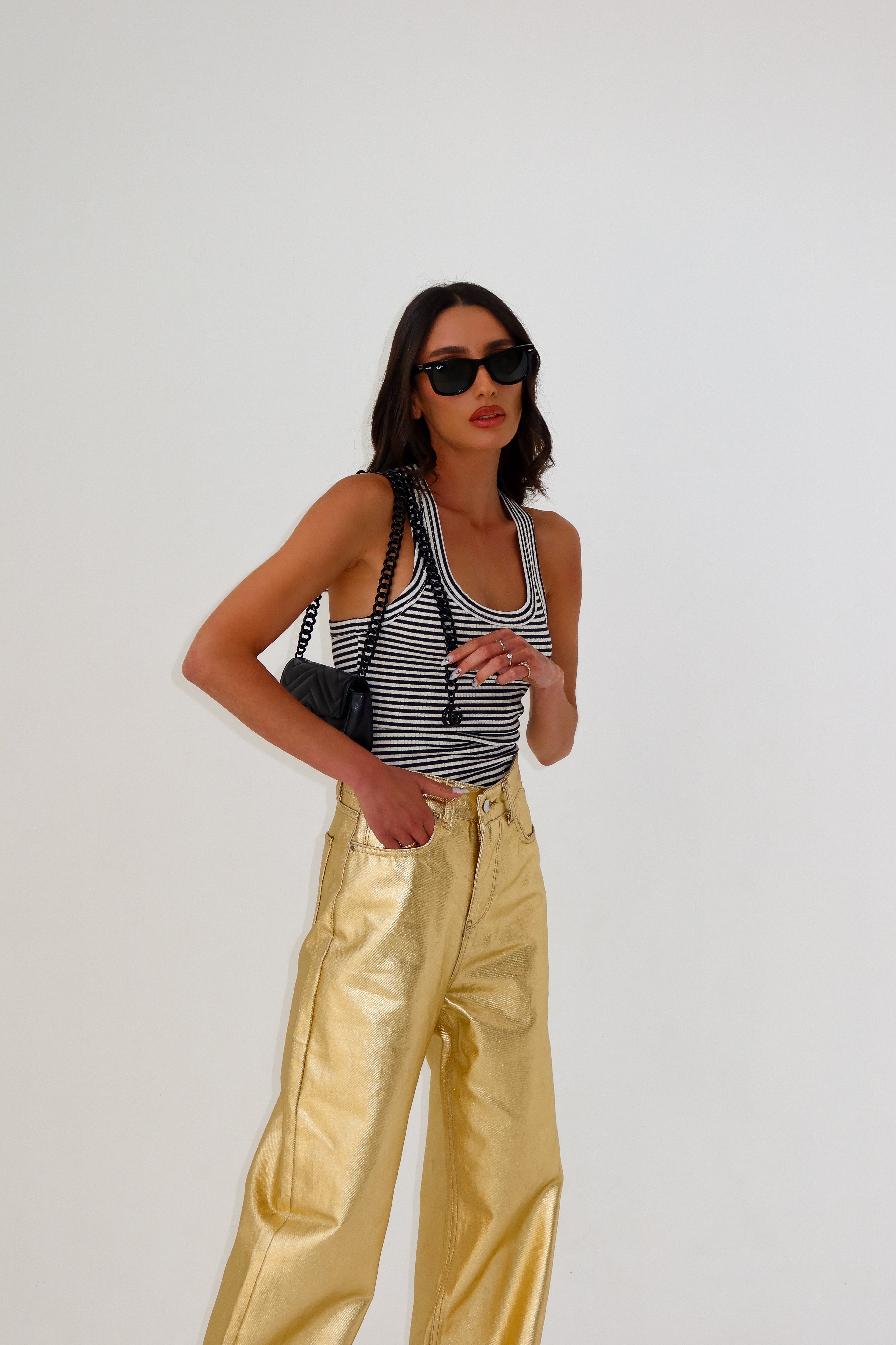 גופיית איירין-שחור לבן