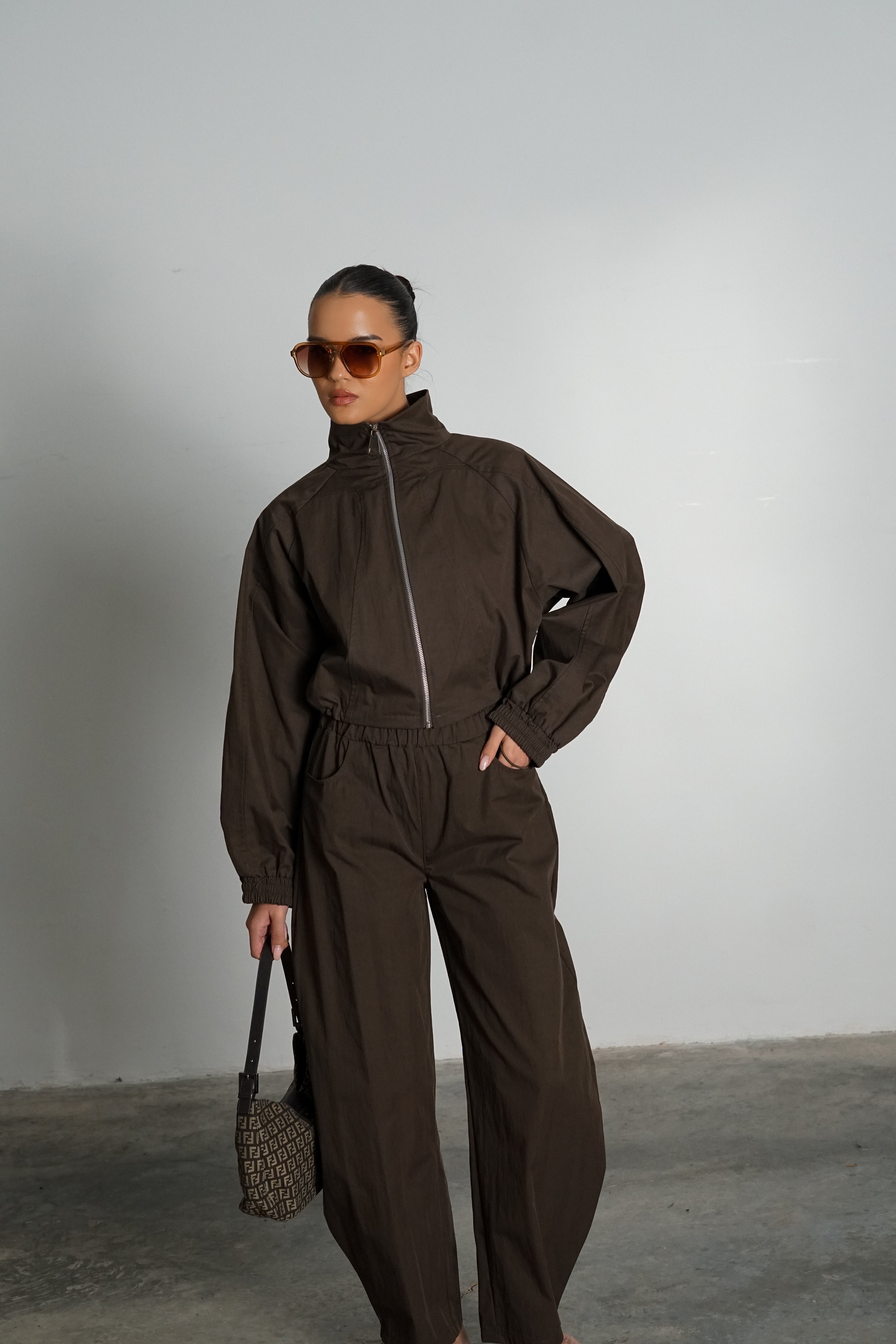 חליפת אסטל-חום כהה