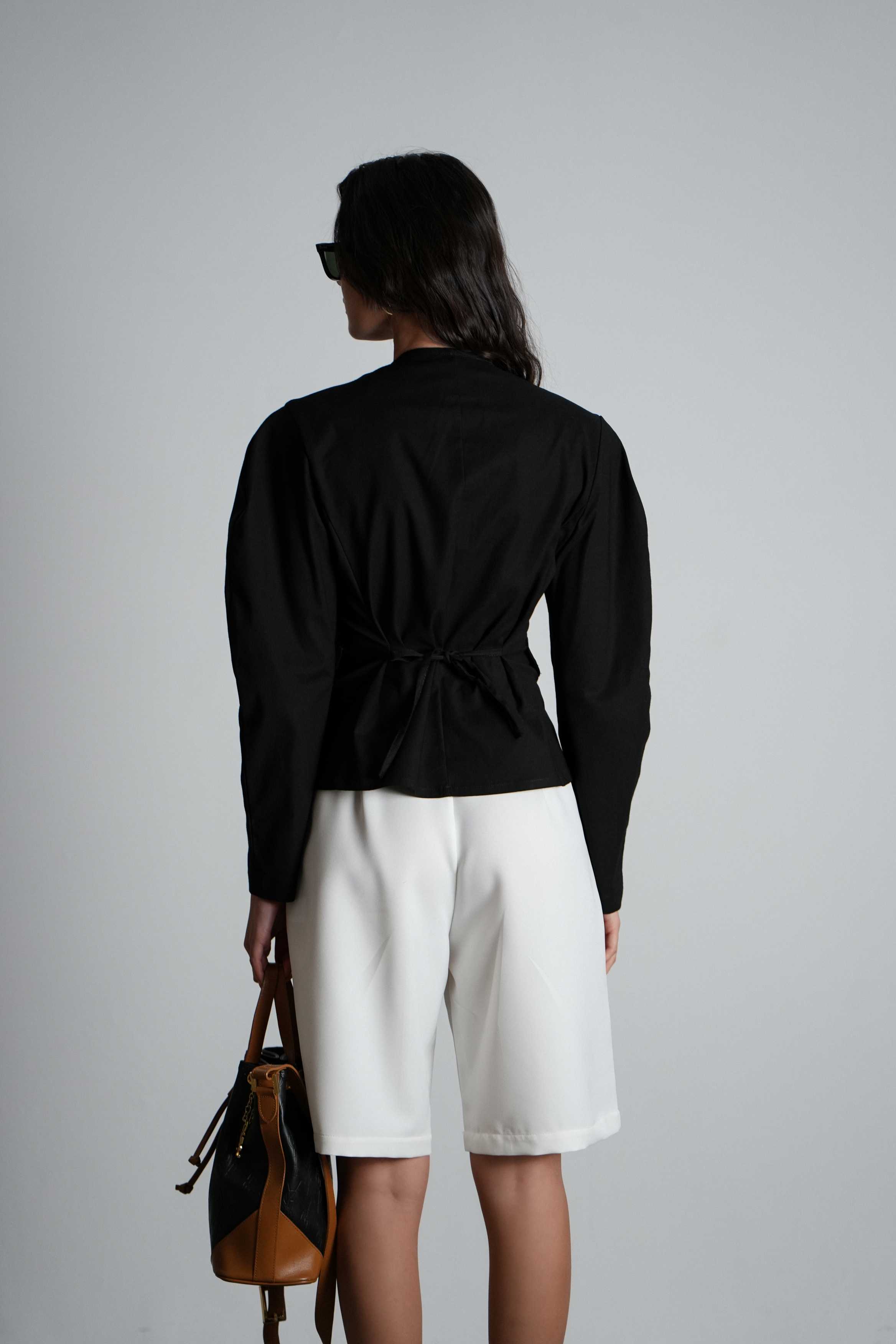 חולצת ליריקה-שחור