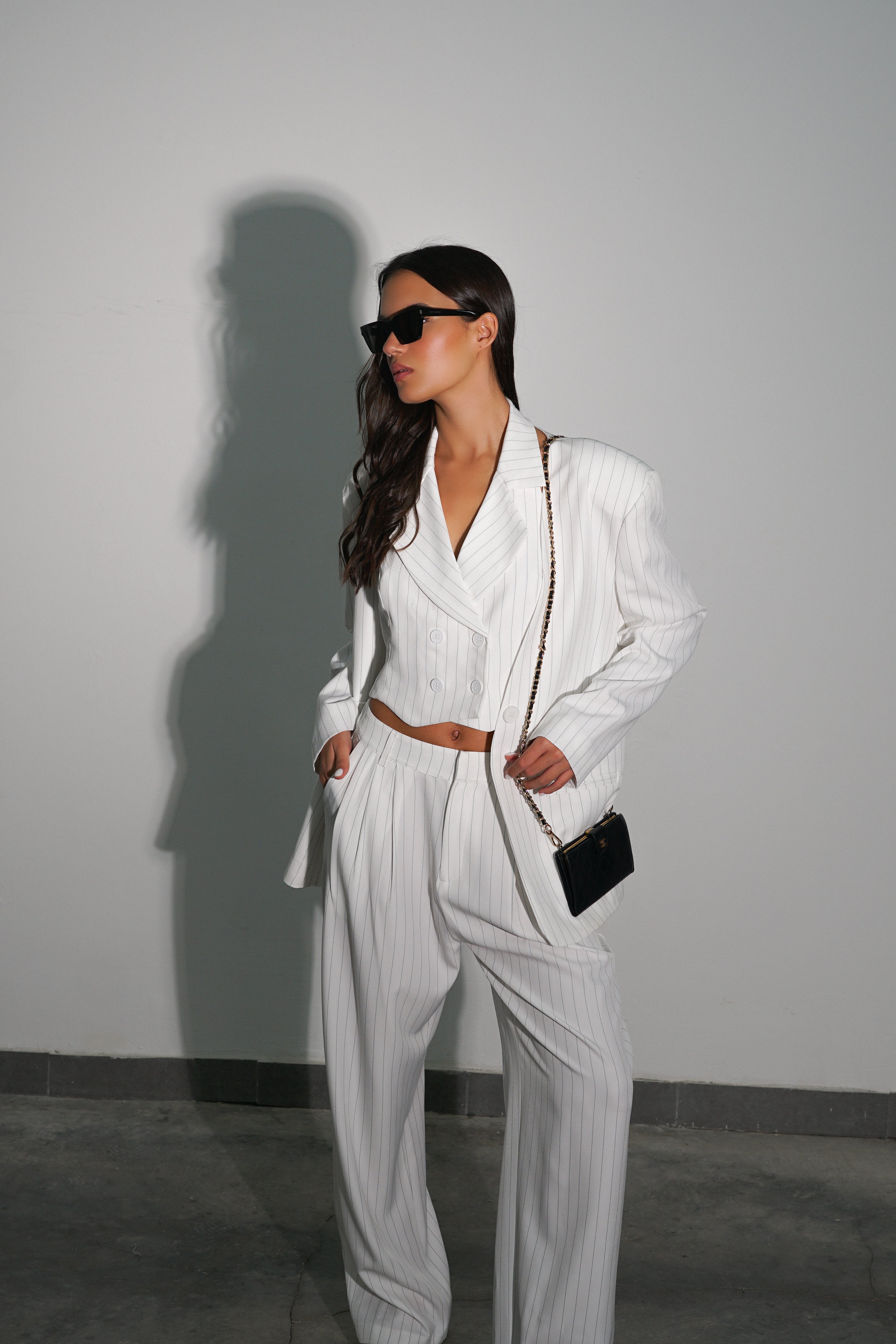 חליפת אנדי-לבן