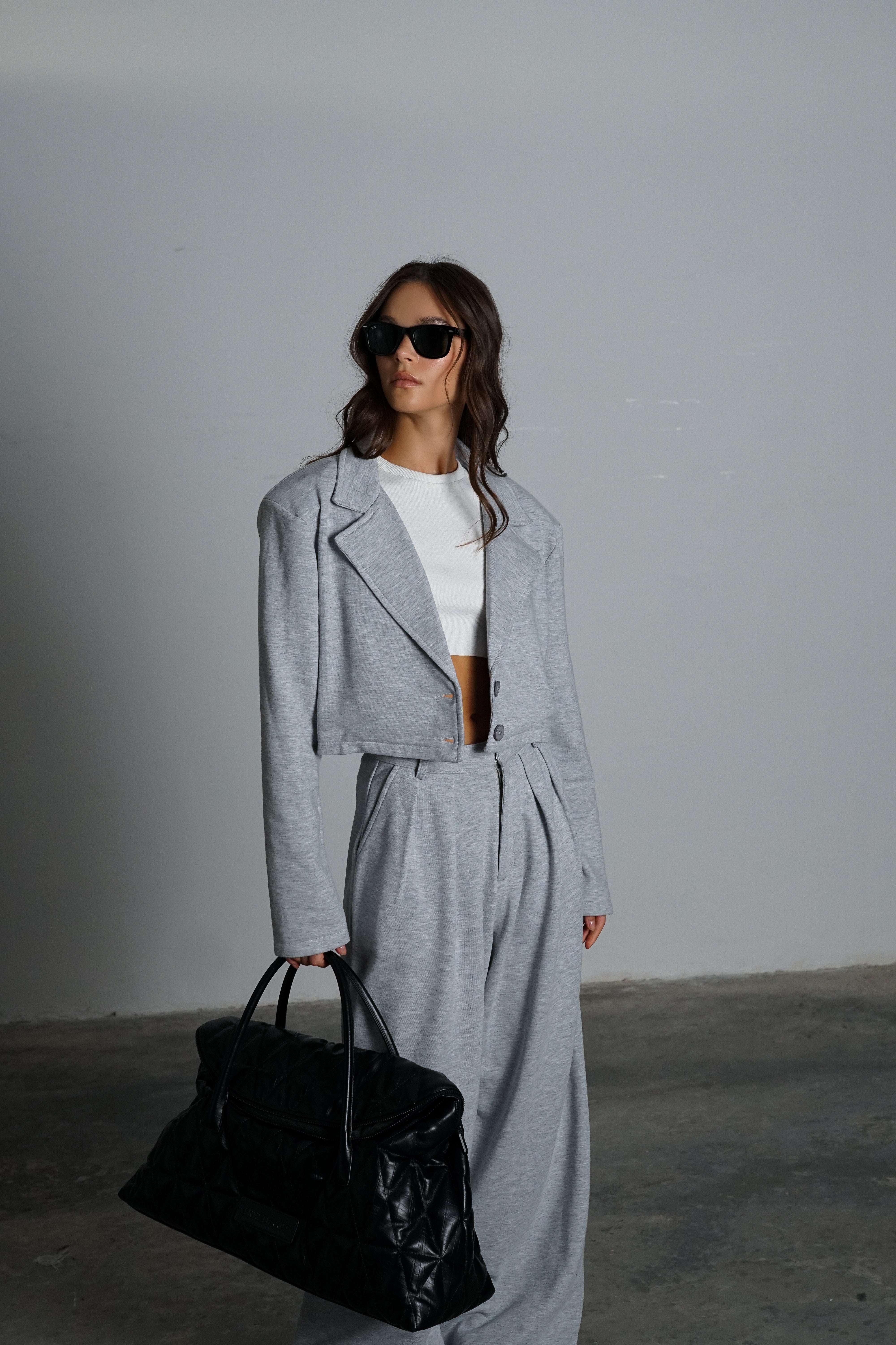 חליפת סיזאר-אפור