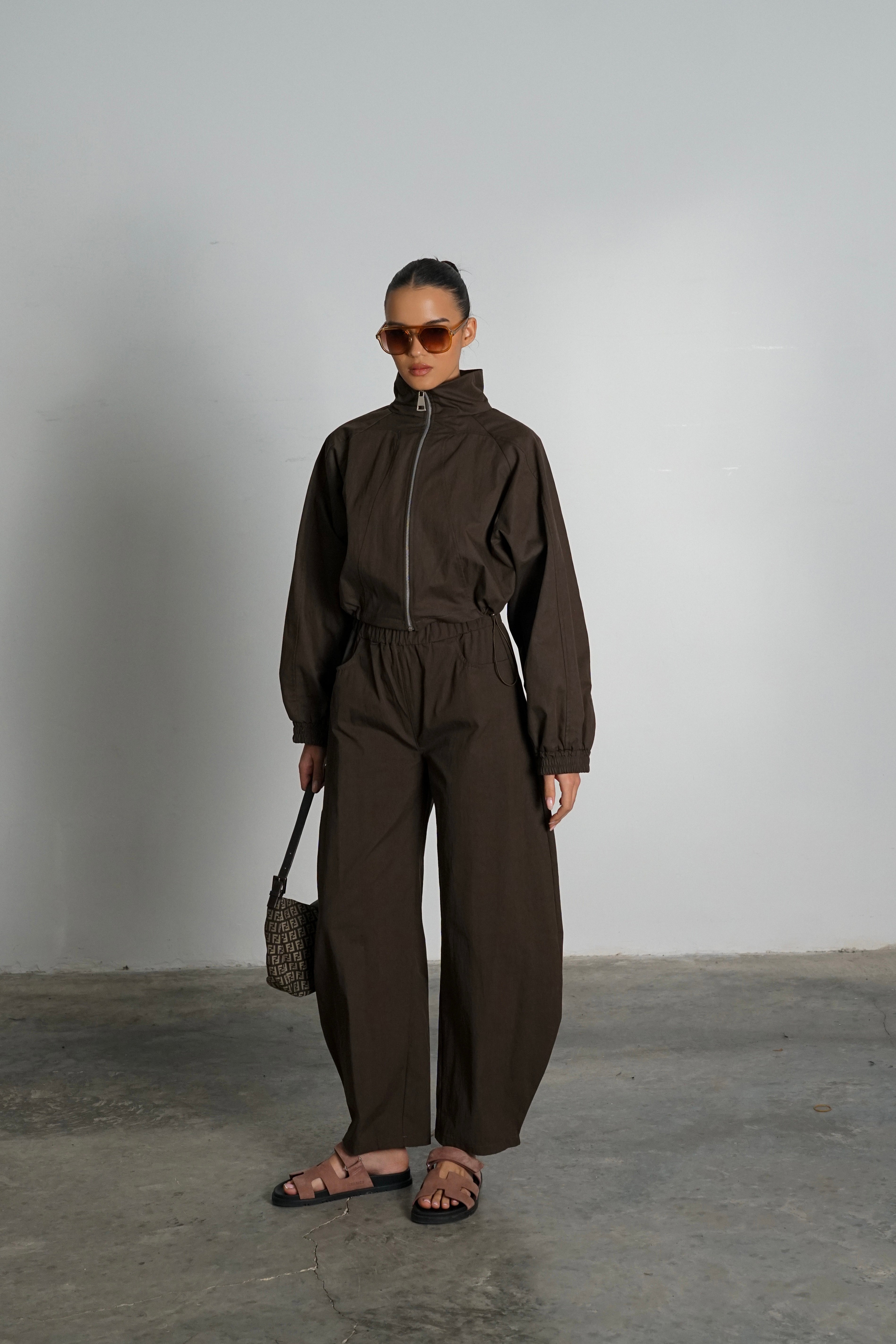 חליפת אסטל-חום כהה