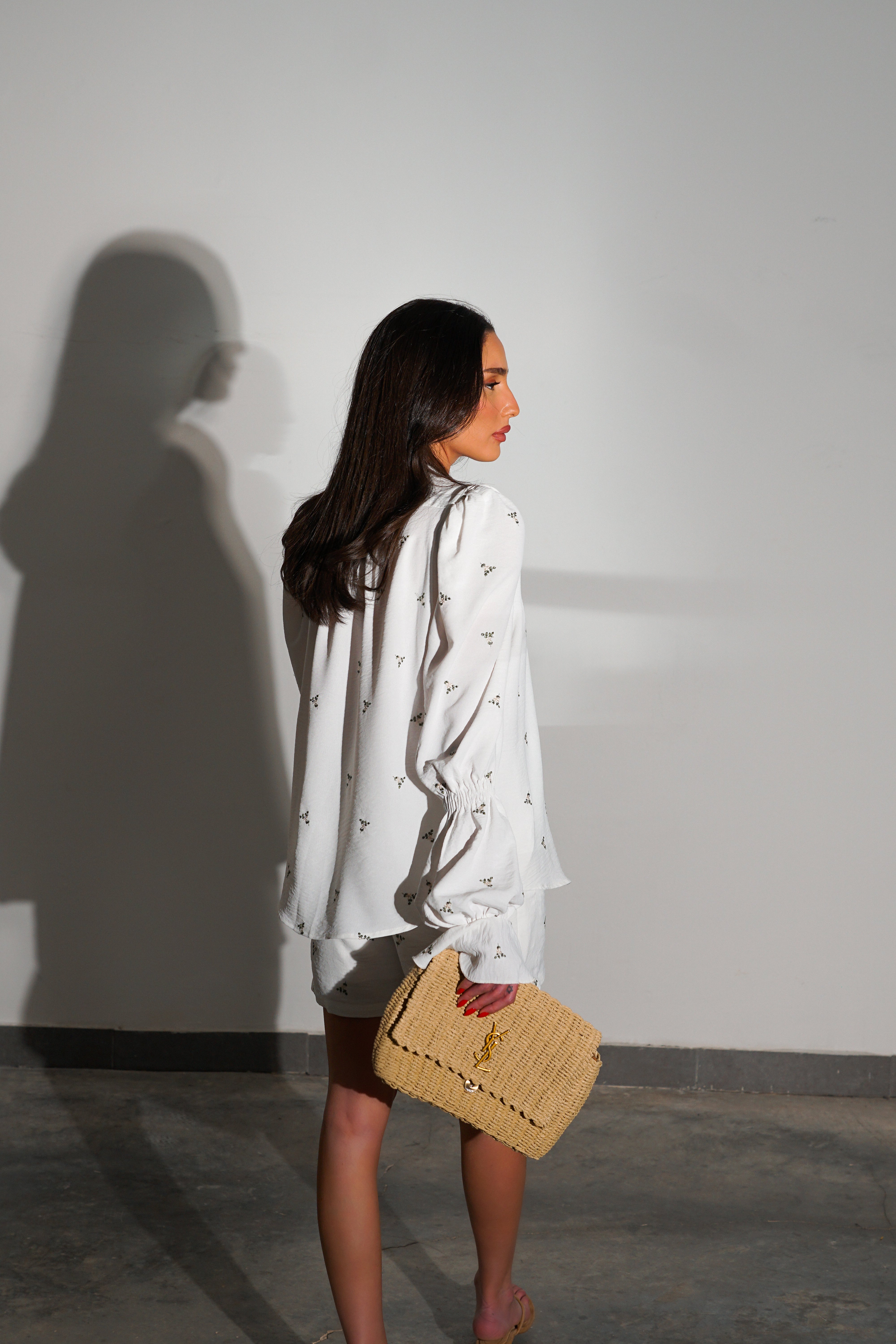 חליפת אניקסה-לבן