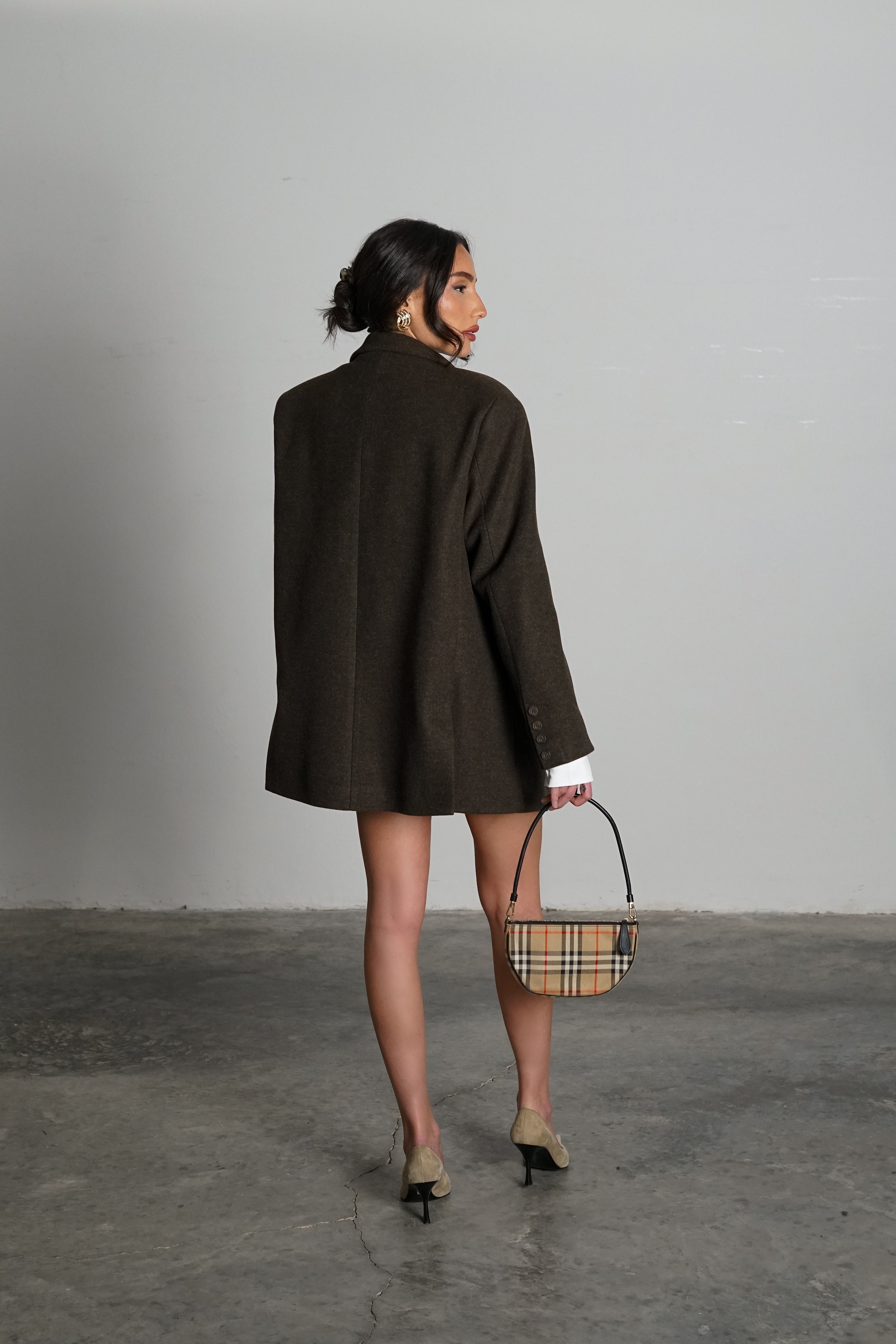 חליפת אנדטה-חום כהה