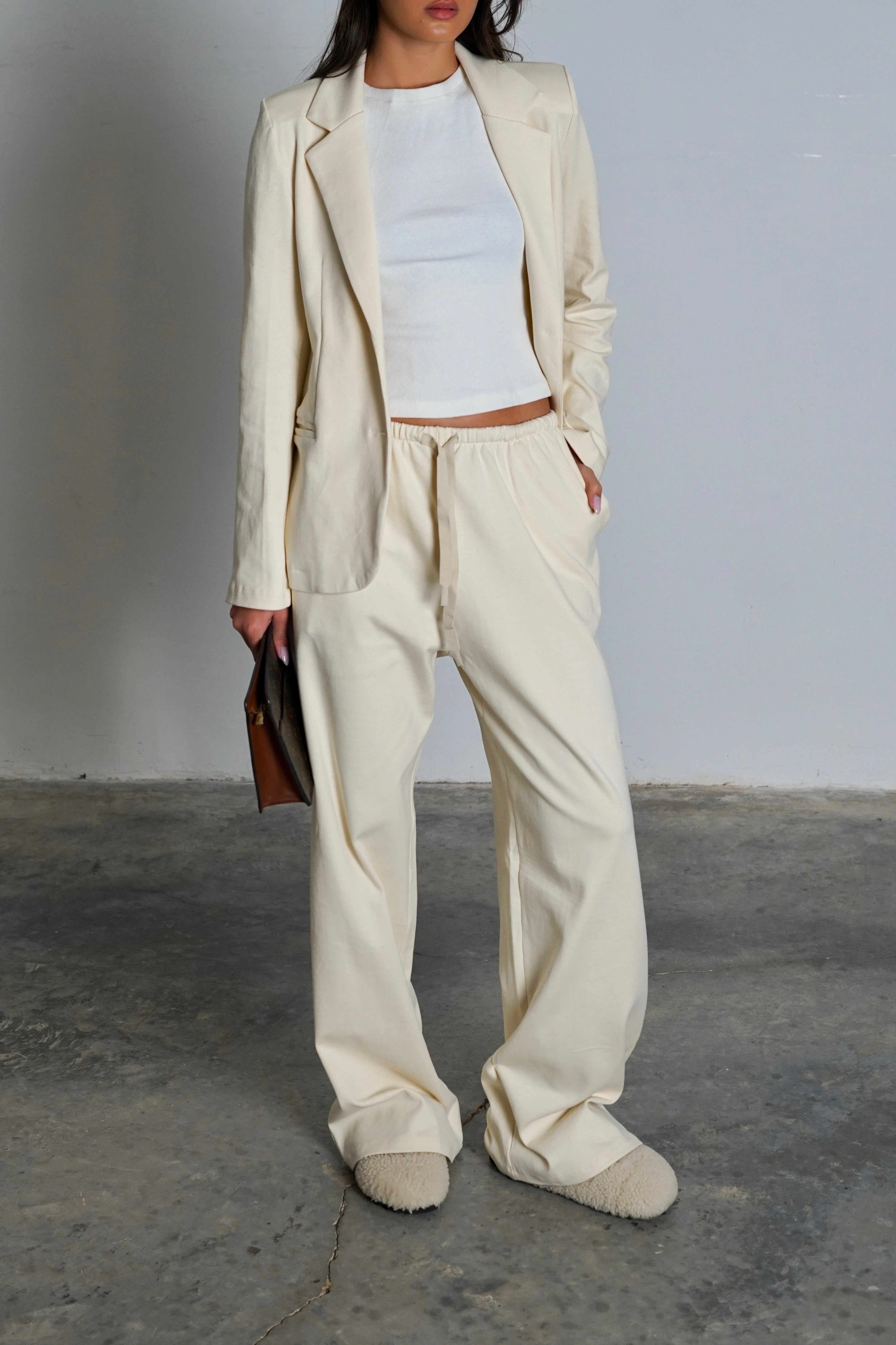 חליפת קנדל-שמנת