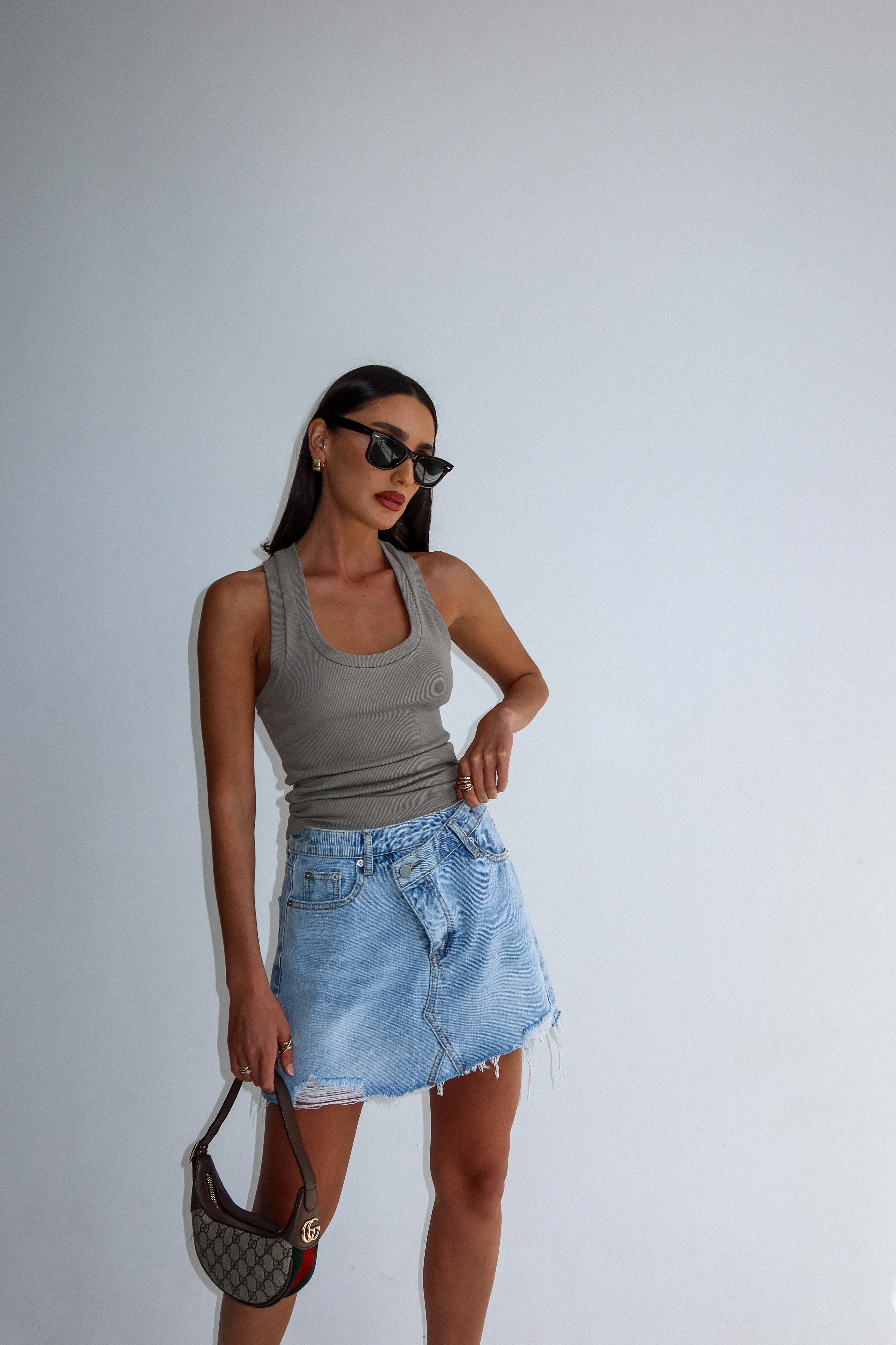 חצאיתי גינס ויה