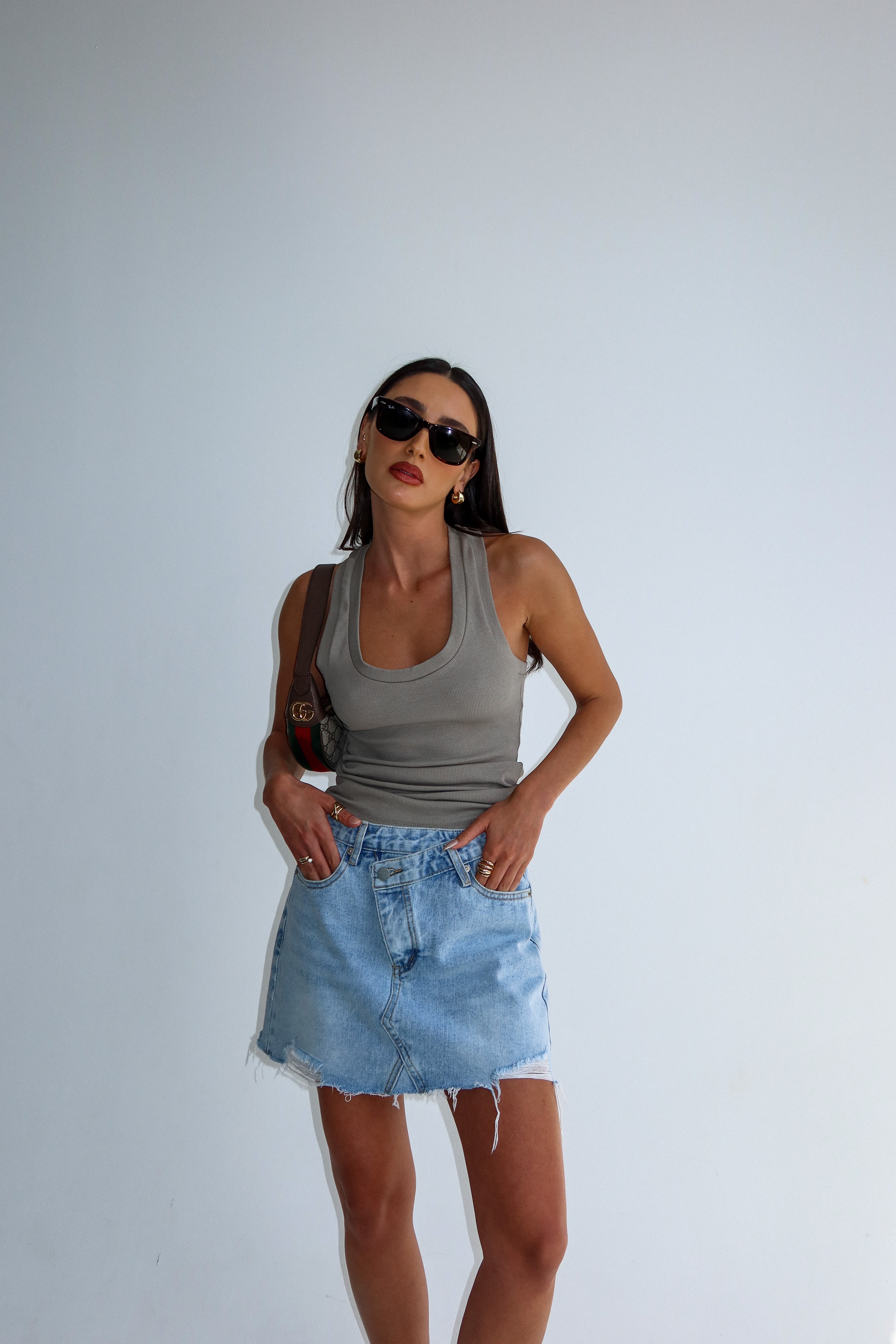 חצאיתי גינס ויה