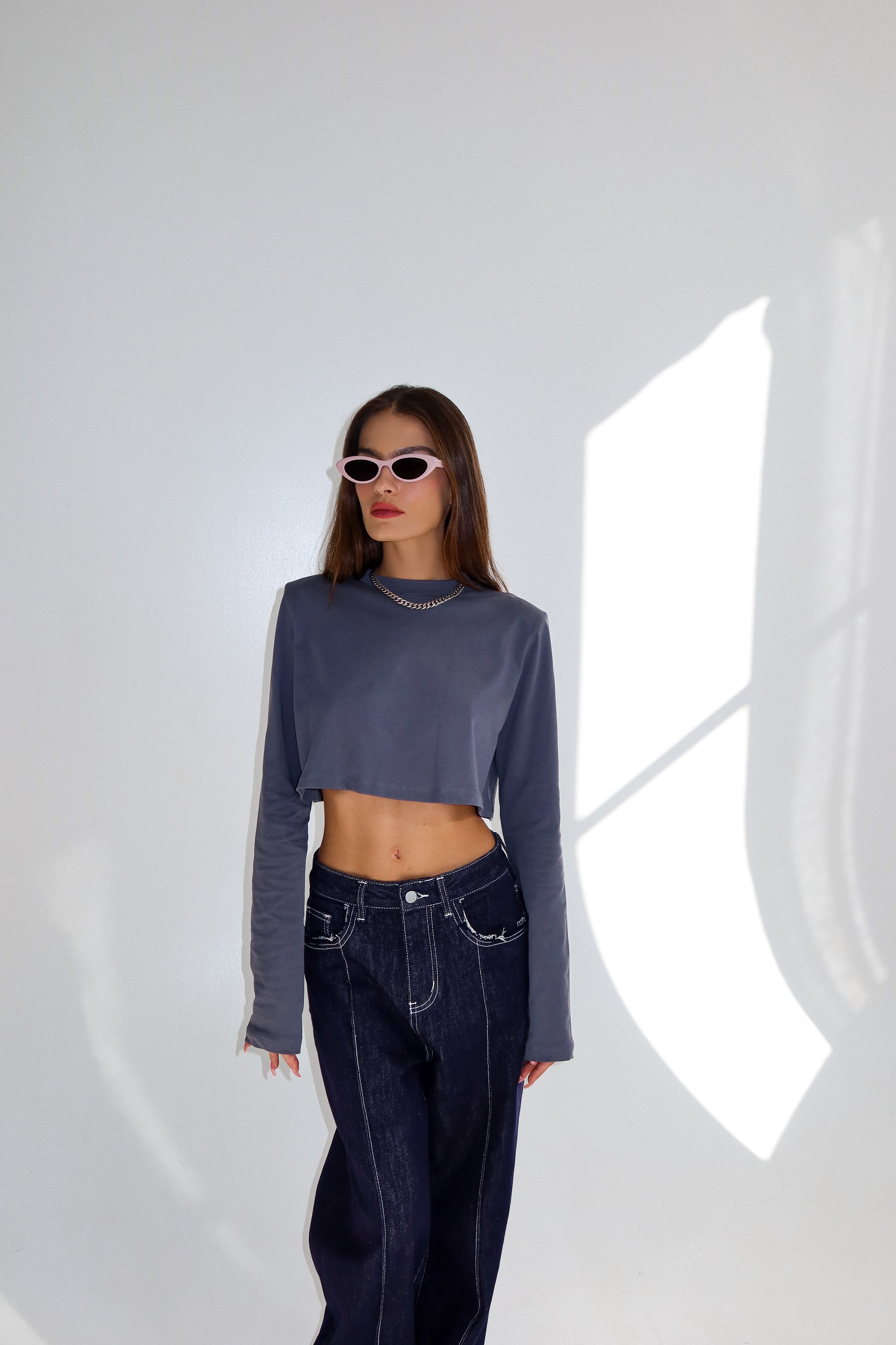 חולצת קרופ פופ-אפור פלדה