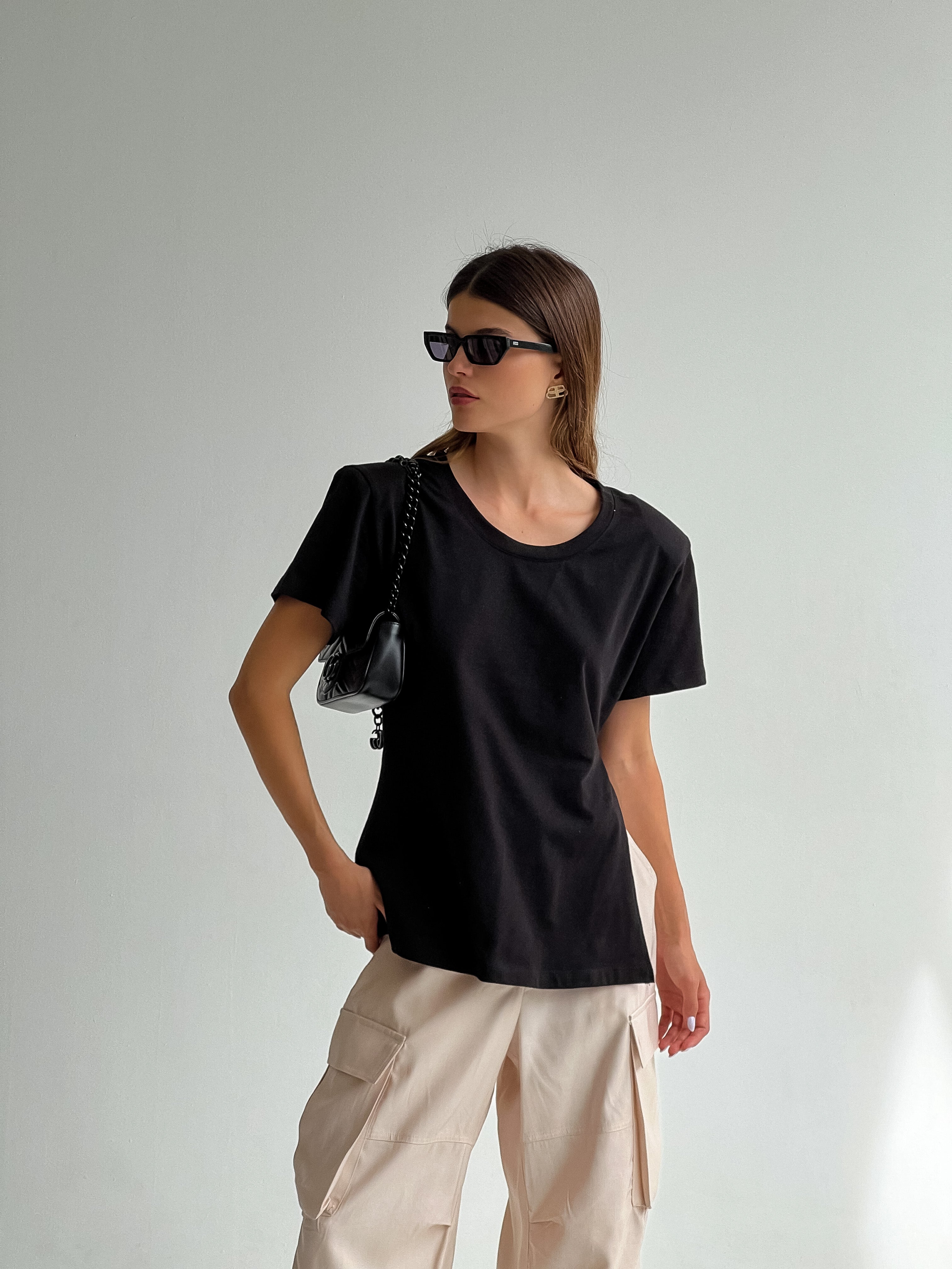 חולצת בייסיק כריות-שחור