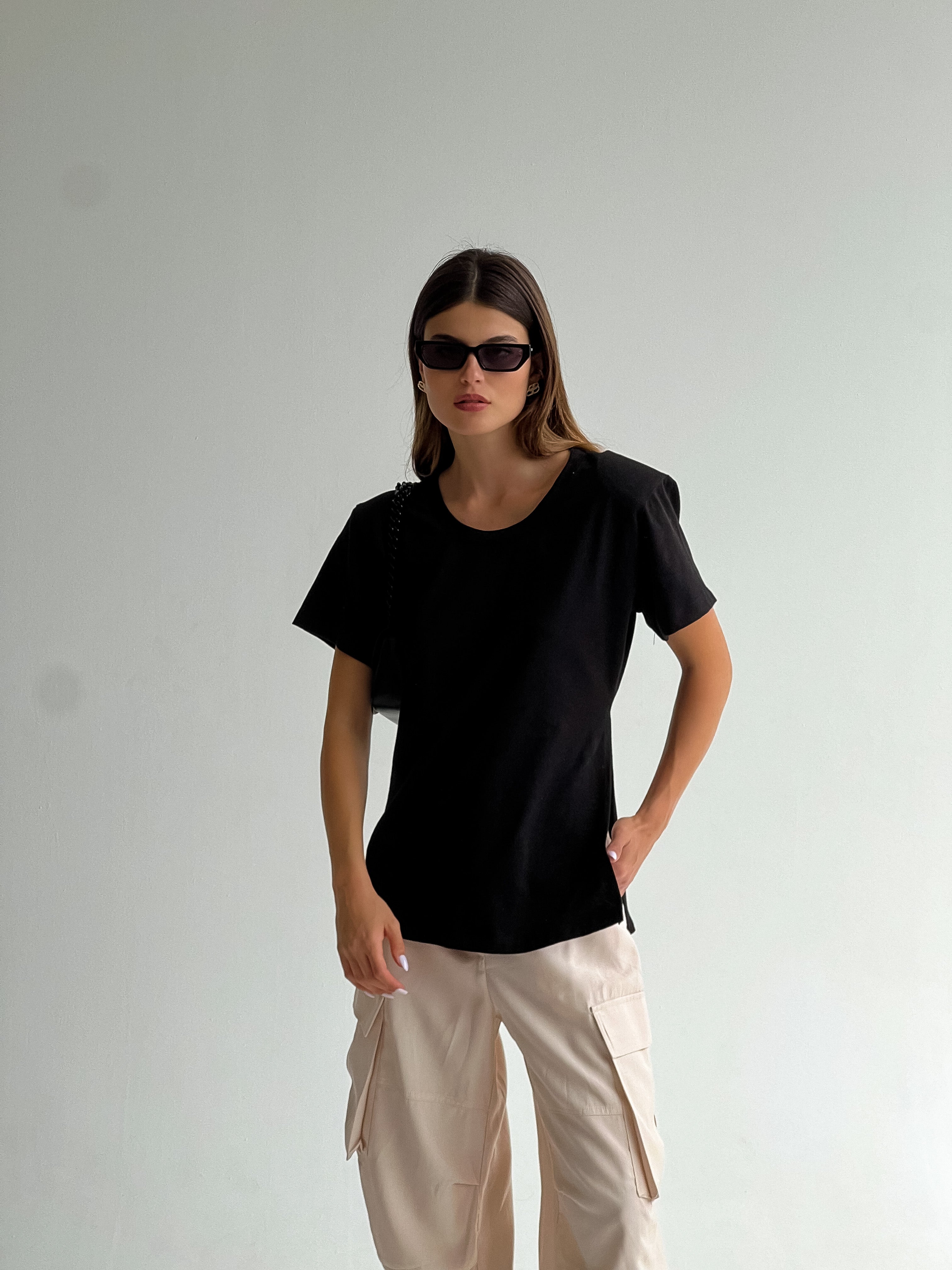 חולצת בייסיק כריות-שחור