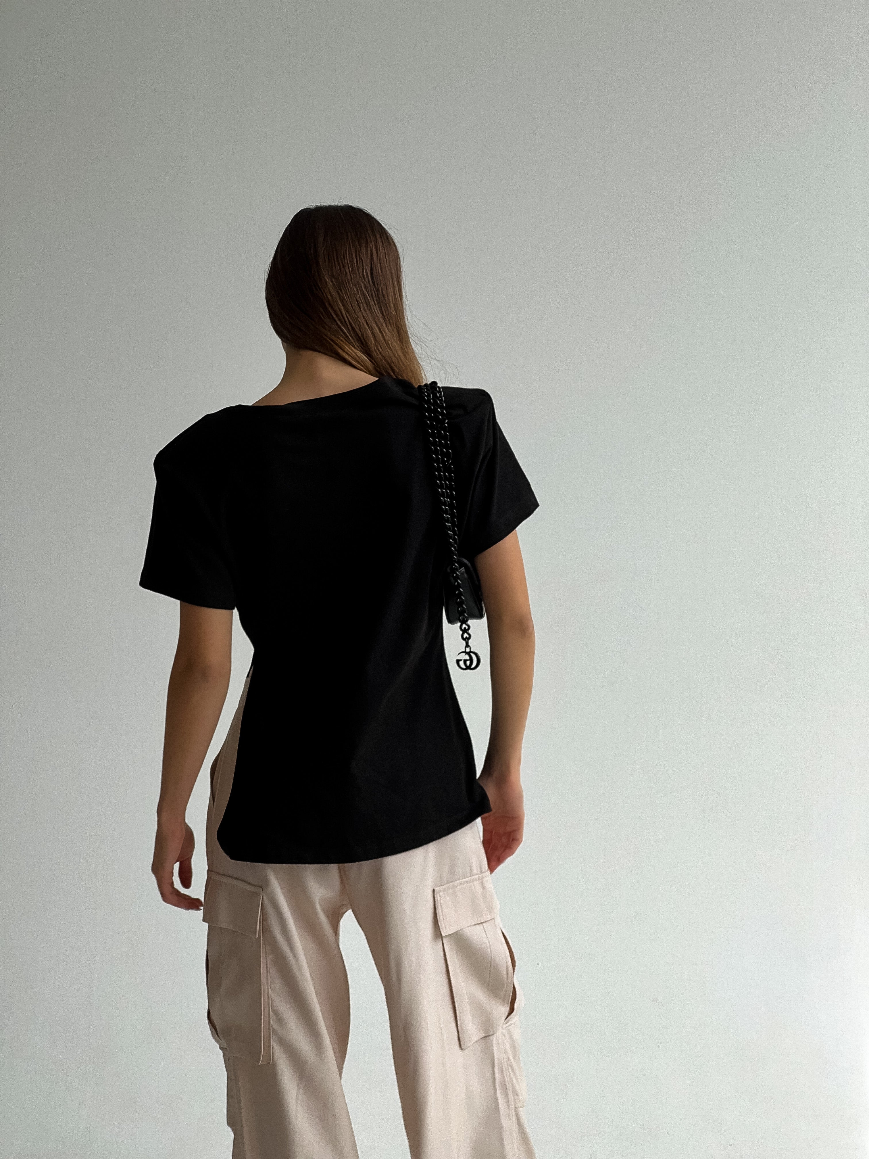 חולצת בייסיק כריות-שחור