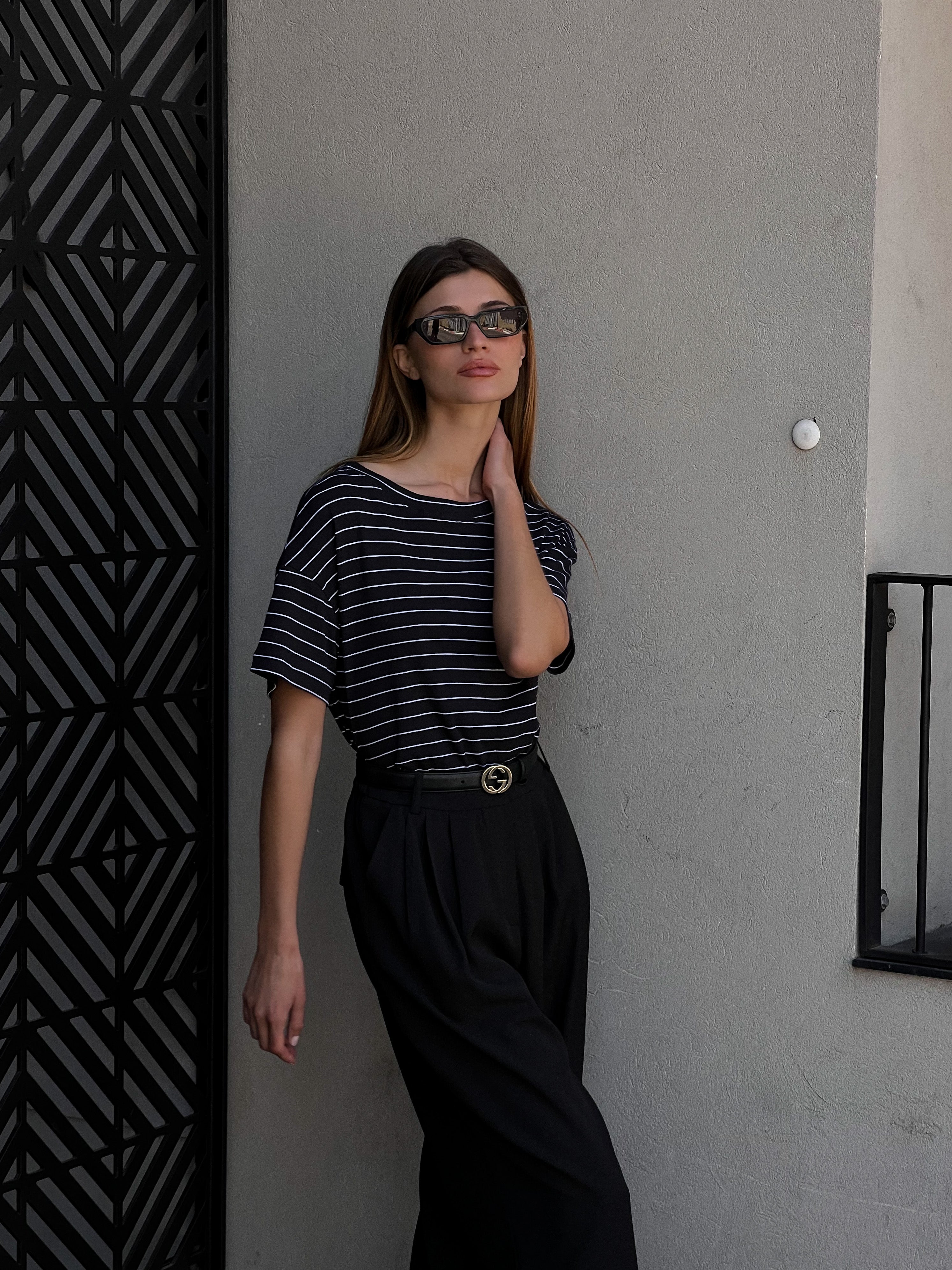 חולצת בייס פסים - שחור לבן