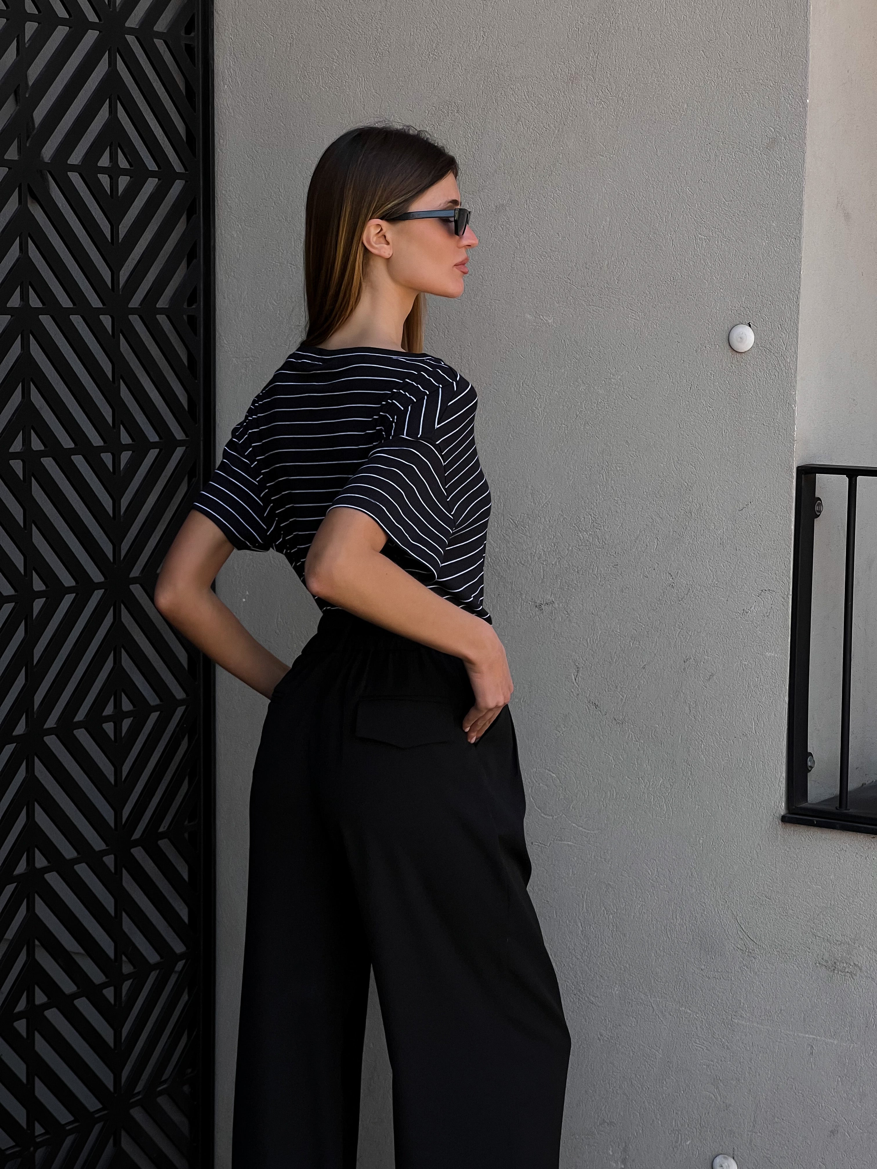 חולצת בייס פסים - שחור לבן