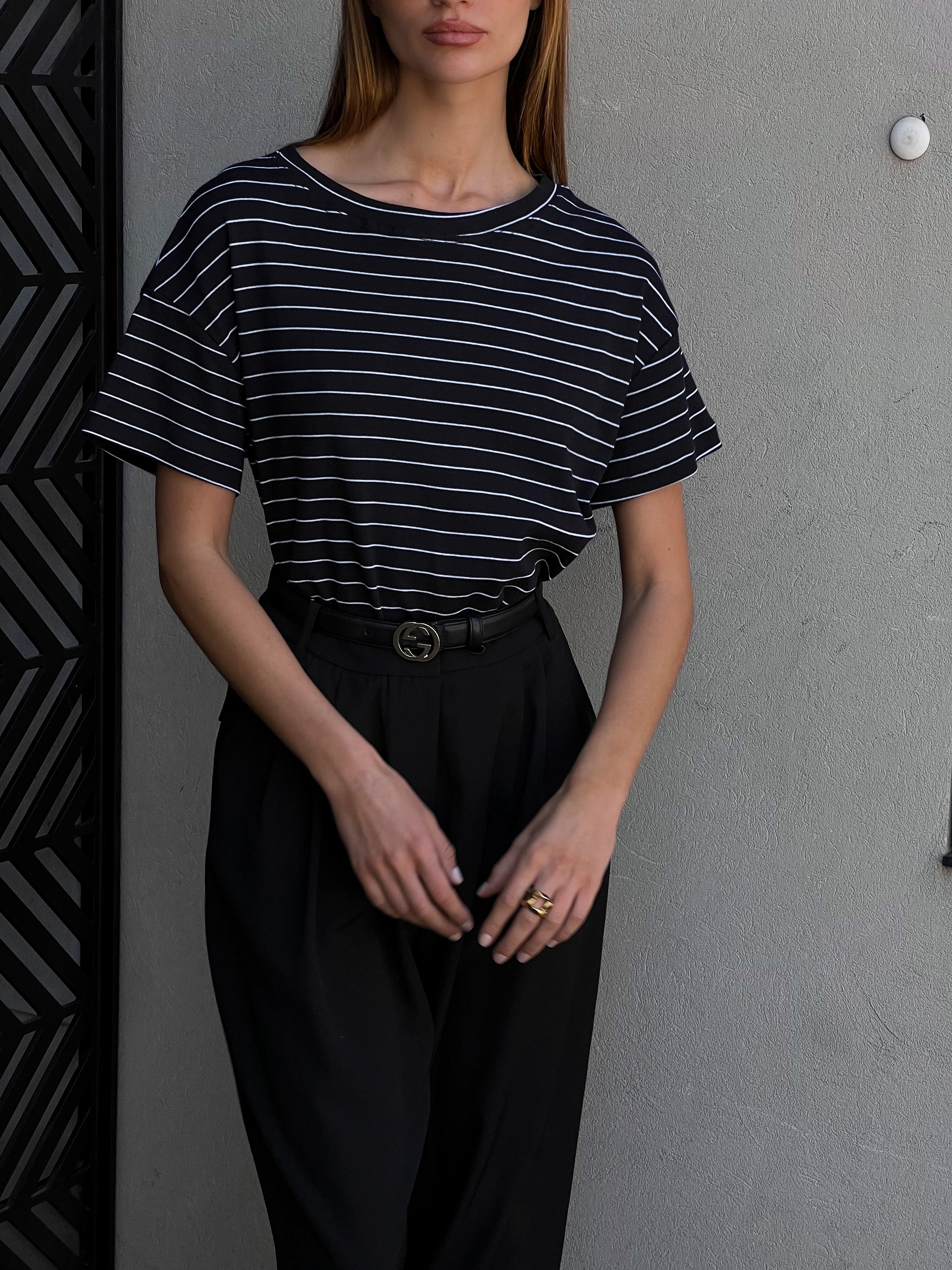 חולצת בייס פסים - שחור לבן